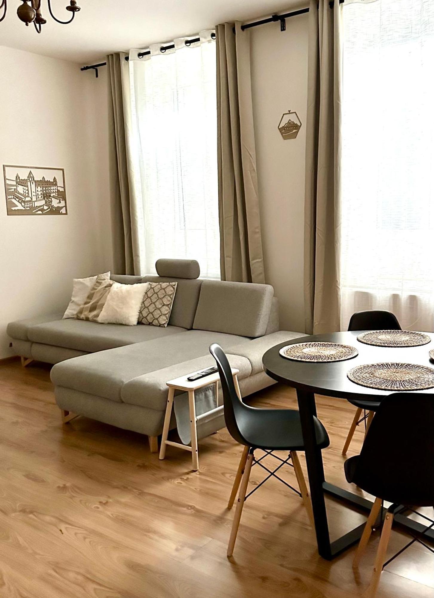 Hidden Apartment In The Old Town Under The Castle Bratislava Luaran gambar