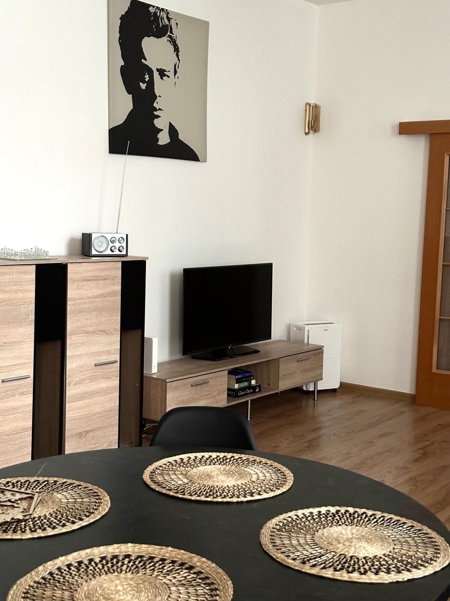 Hidden Apartment In The Old Town Under The Castle Bratislava Luaran gambar