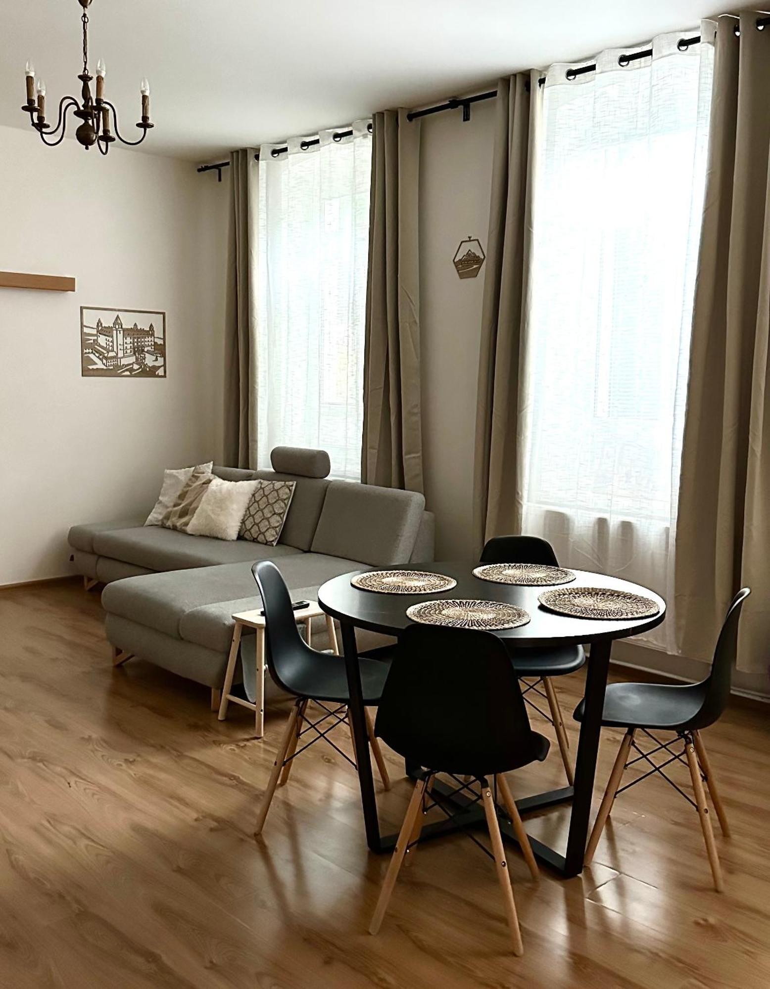 Hidden Apartment In The Old Town Under The Castle Bratislava Luaran gambar